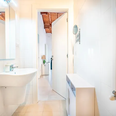 Oasi A Margine Rosso Su Forti