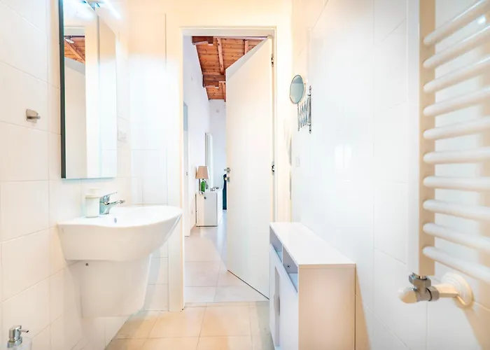 Oasi A Margine Rosso Su Forti