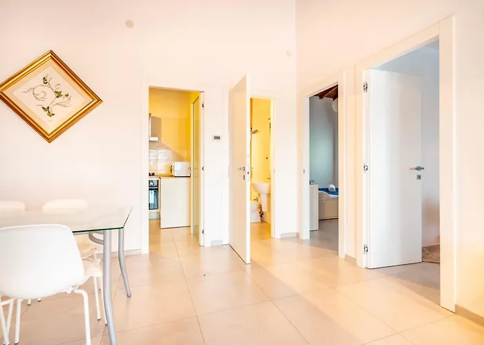 Oasi A Margine Rosso Nyaraló Su Forti