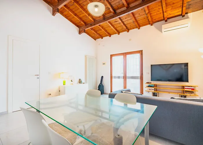 Oasi A Margine Rosso Nyaraló